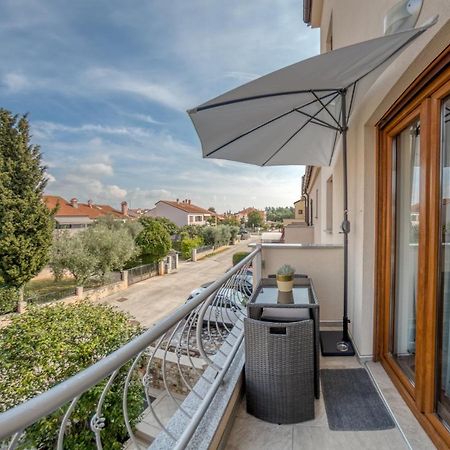 Guesthouse Residence Major Ровінь Екстер'єр фото