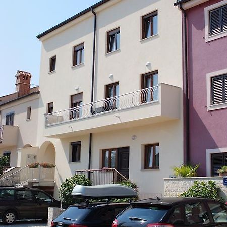 Guesthouse Residence Major Ровінь Екстер'єр фото